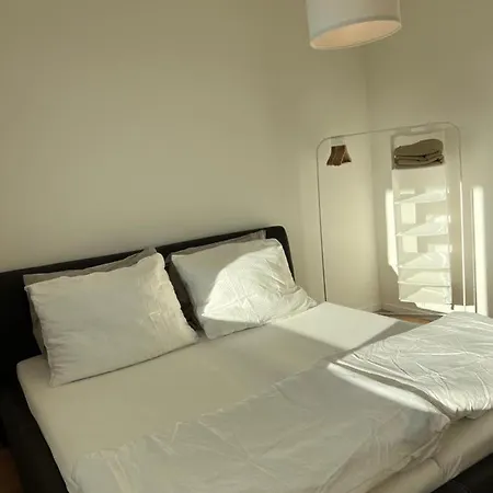 Contemporary Airport Retreat Daire Bratislava